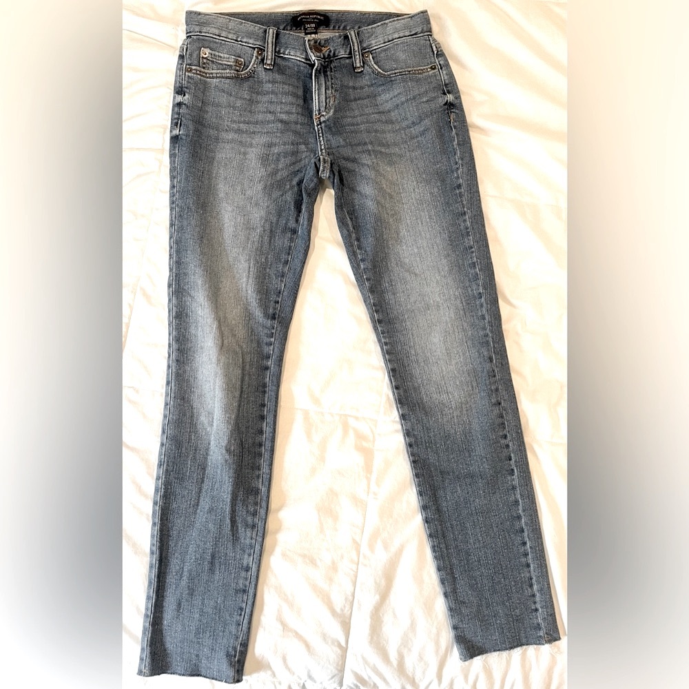 Banana republic girlfriend jean raw hem size 24/00